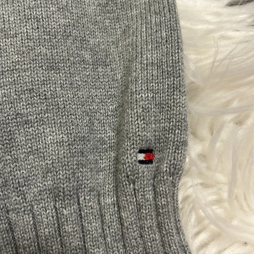 Tommy Hilfiger cotton turtleneck sweater with embroidered detail L